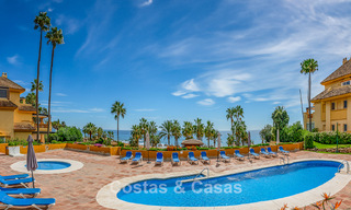 Ruim 3-slaapkamer appartement met panoramisch zeezicht te koop in een strandcomplex ten oosten van Marbella centrum 774642 