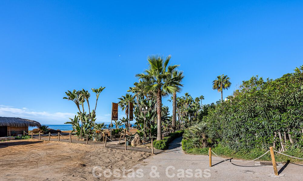 Ruim 3-slaapkamer appartement met panoramisch zeezicht te koop in een strandcomplex ten oosten van Marbella centrum 774647