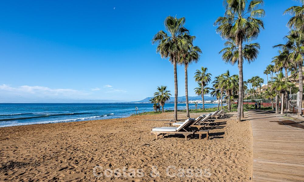 Ruim 3-slaapkamer appartement met panoramisch zeezicht te koop in een strandcomplex ten oosten van Marbella centrum 774649