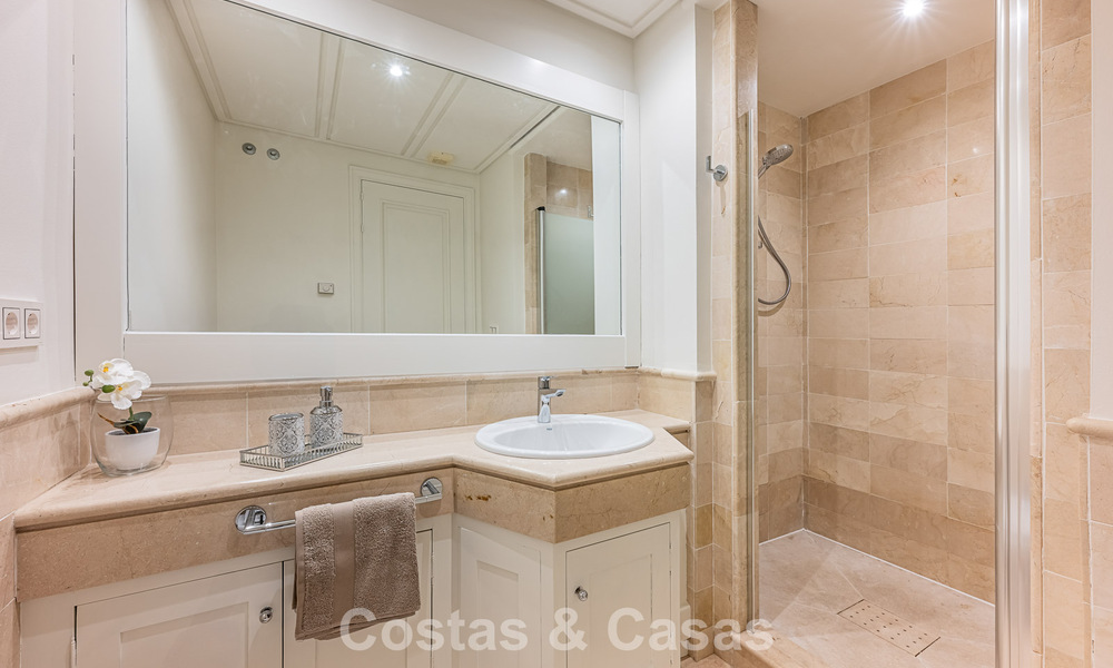 Ruim 3-slaapkamer appartement met panoramisch zeezicht te koop in een strandcomplex ten oosten van Marbella centrum 774675