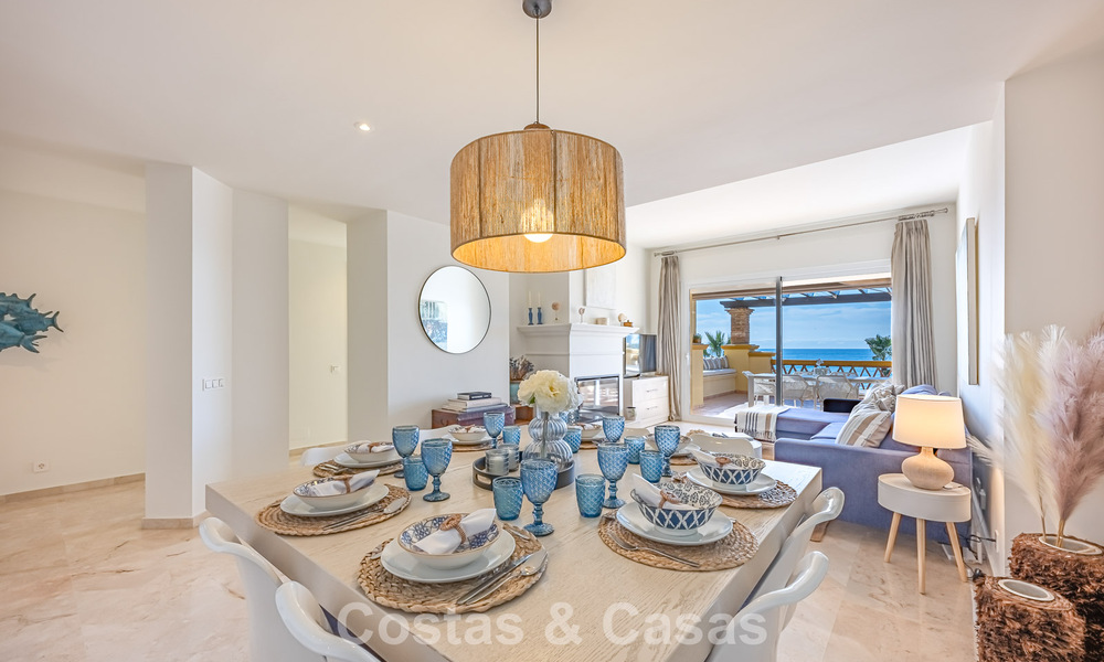 Ruim 3-slaapkamer appartement met panoramisch zeezicht te koop in een strandcomplex ten oosten van Marbella centrum 774691