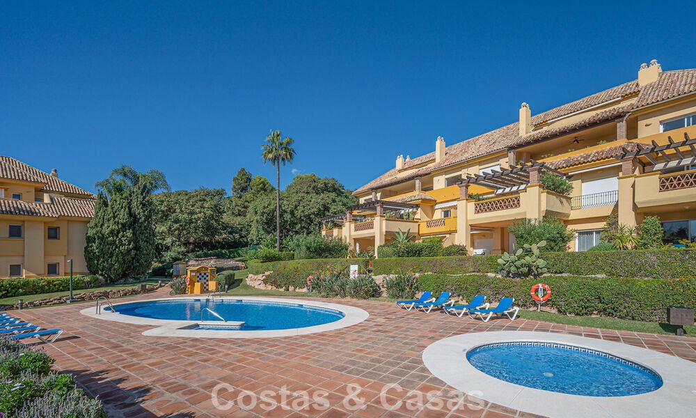 Ruim 3-slaapkamer appartement met panoramisch zeezicht te koop in een strandcomplex ten oosten van Marbella centrum 774716