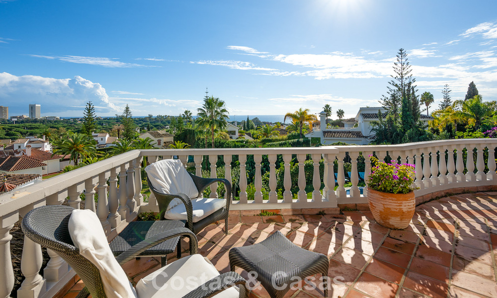 Prachtige villa in Spaanse stijl met prachtig uitzicht op zee te koop in Elviria, Oost Marbella 774747