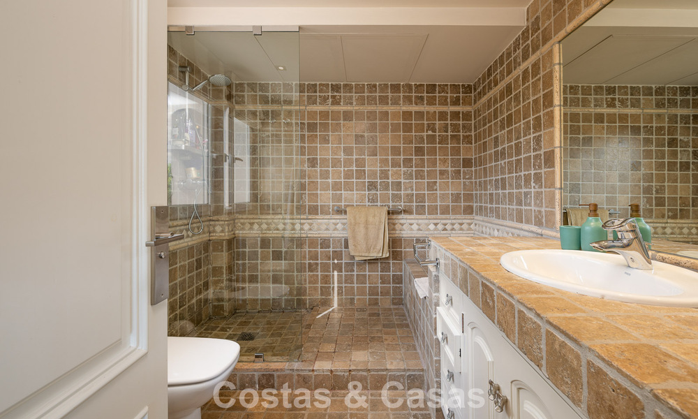 Prachtige villa in Spaanse stijl met prachtig uitzicht op zee te koop in Elviria, Oost Marbella 774760