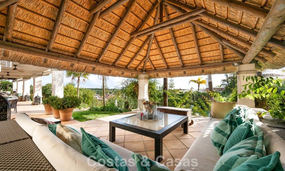 Prachtige villa in Spaanse stijl met prachtig uitzicht op zee te koop in Elviria, Oost Marbella 774771