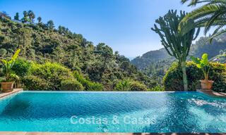 Andalusische luxevilla te koop, in de exclusieve en beveiligde omgeving van El Madroñal, Marbella - Benahavis 774816 