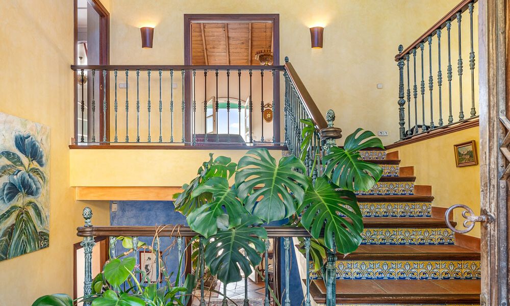 Andalusische luxevilla te koop, in de exclusieve en beveiligde omgeving van El Madroñal, Marbella - Benahavis 774818