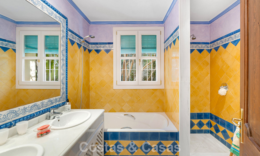 Andalusische luxevilla te koop, in de exclusieve en beveiligde omgeving van El Madroñal, Marbella - Benahavis 774821