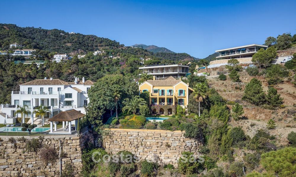 Andalusische luxevilla te koop, in de exclusieve en beveiligde omgeving van El Madroñal, Marbella - Benahavis 774829