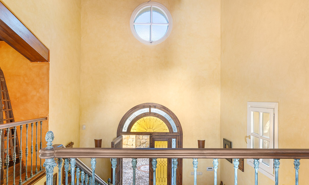 Andalusische luxevilla te koop, in de exclusieve en beveiligde omgeving van El Madroñal, Marbella - Benahavis 774832