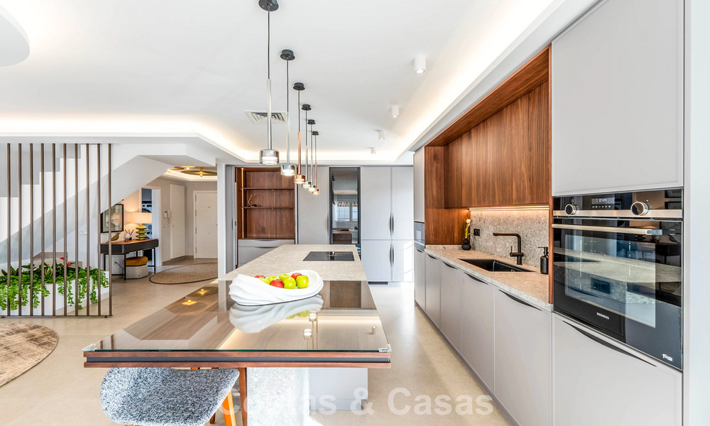 Prachtig dubbel penthouse met zeezicht te koop op loopafstand van Puerto Banus, Marbella 774863
