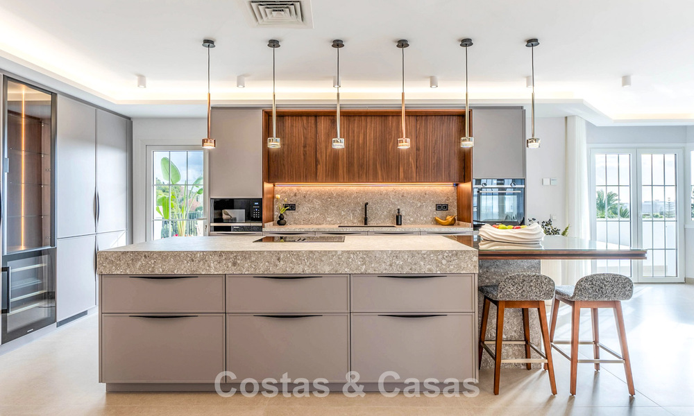 Prachtig dubbel penthouse met zeezicht te koop op loopafstand van Puerto Banus, Marbella 774865