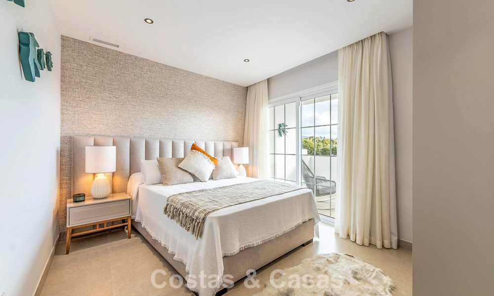Prachtig dubbel penthouse met zeezicht te koop op loopafstand van Puerto Banus, Marbella 774871