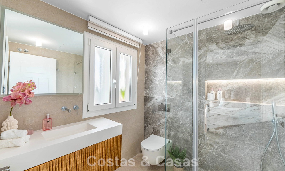 Prachtig dubbel penthouse met zeezicht te koop op loopafstand van Puerto Banus, Marbella 774872
