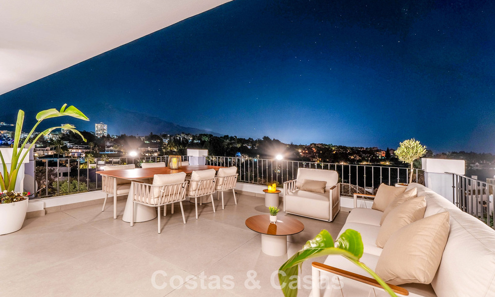 Prachtig dubbel penthouse met zeezicht te koop op loopafstand van Puerto Banus, Marbella 774899