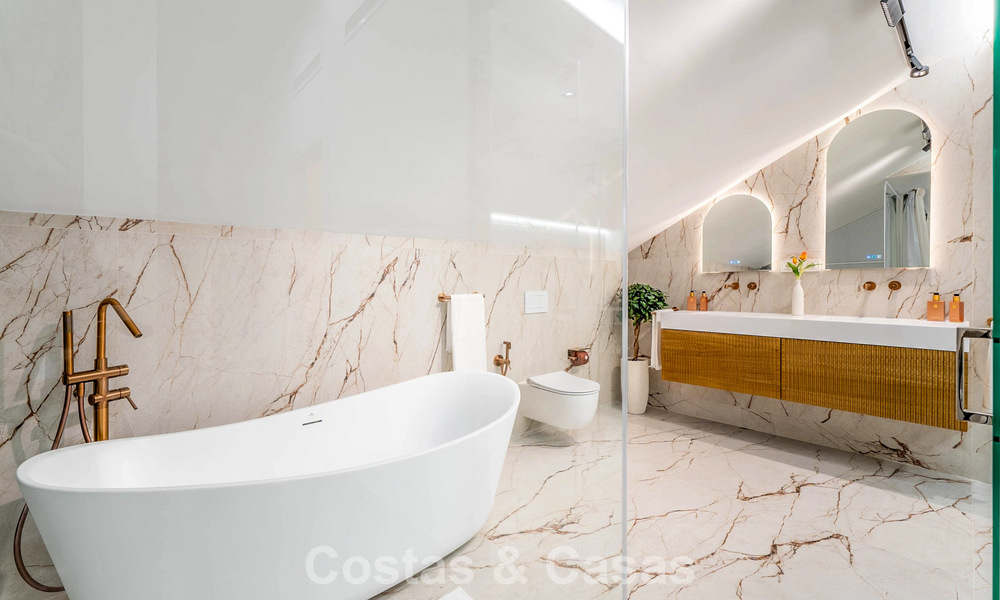 Prachtig dubbel penthouse met zeezicht te koop op loopafstand van Puerto Banus, Marbella 774901