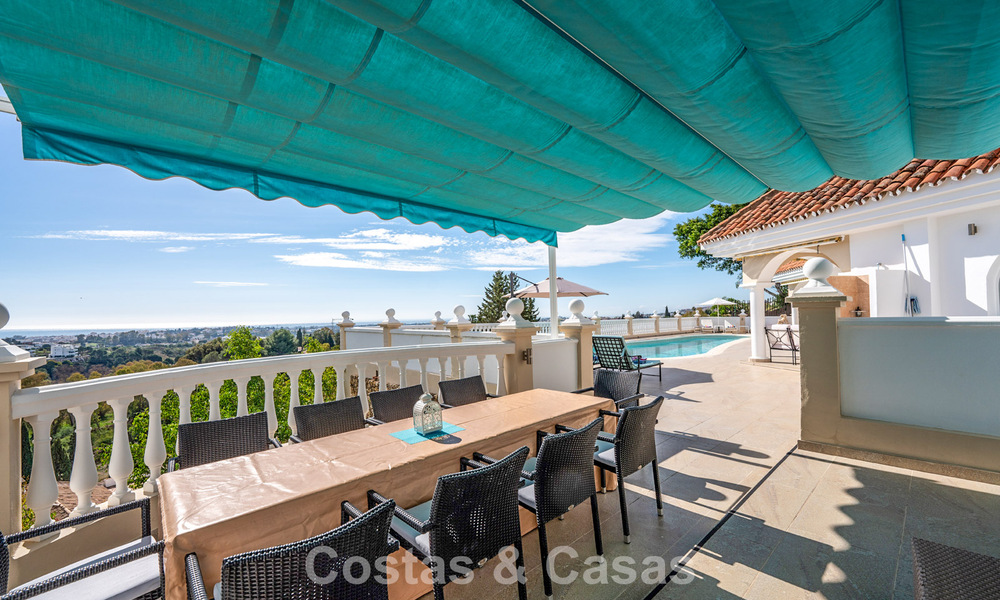 Klassieke mediterrane villa te koop met panoramisch zeezicht in een exclusieve, gated community in Marbella - Benahavis 774912