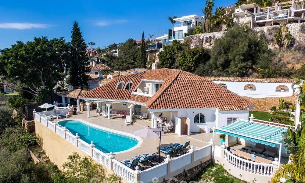 Klassieke mediterrane villa te koop met panoramisch zeezicht in een exclusieve, gated community in Marbella - Benahavis 774938