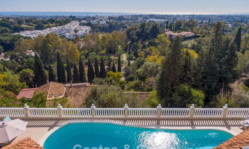 Klassieke mediterrane villa te koop met panoramisch zeezicht in een exclusieve, gated community in Marbella - Benahavis 774939