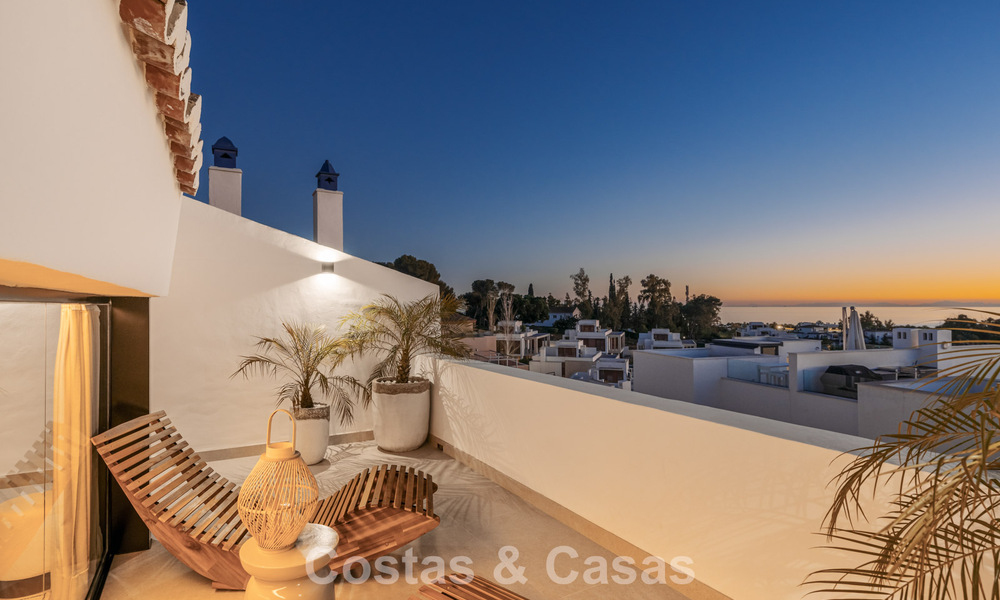Luxueus gerenoveerd townhouse met zeezicht te koop, in een afgeschermde woonwijk op Marbella’s Golden Mile 775002