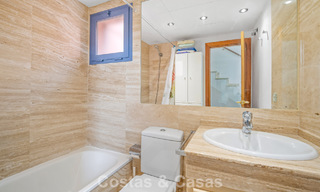 Ruim herenhuis met privétuin te koop, omgeven door golfbanen in Nueva Andalucia, Marbella 775075 