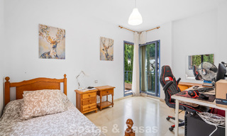 Ruim herenhuis met privétuin te koop, omgeven door golfbanen in Nueva Andalucia, Marbella 775076 