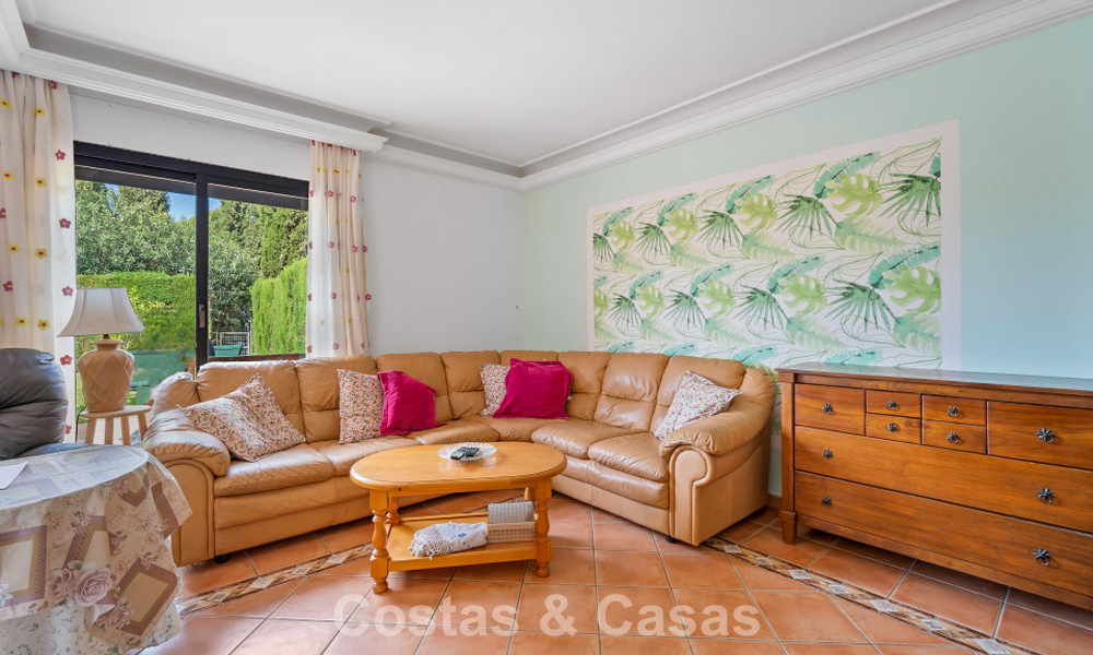 Ruim herenhuis met privétuin te koop, omgeven door golfbanen in Nueva Andalucia, Marbella 775089