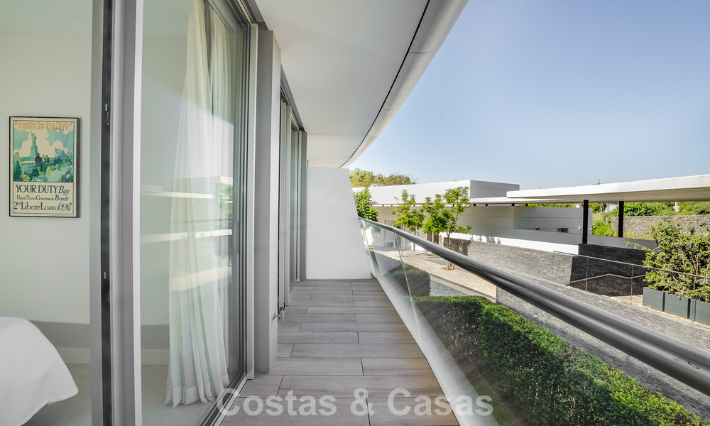 Instapklaar, modern, eerstelijnsstrand appartement te koop in Estepona, Costa del Sol 775098