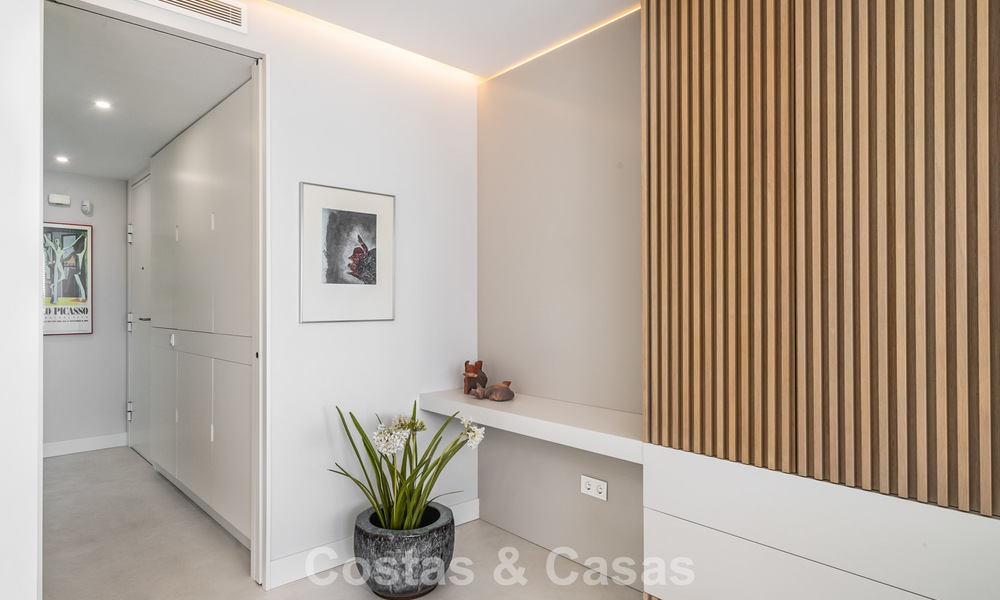 Instapklaar, modern, eerstelijnsstrand appartement te koop in Estepona, Costa del Sol 775099
