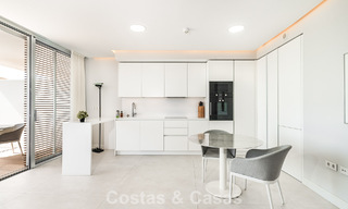 Instapklaar, modern, eerstelijnsstrand appartement te koop in Estepona, Costa del Sol 775100 