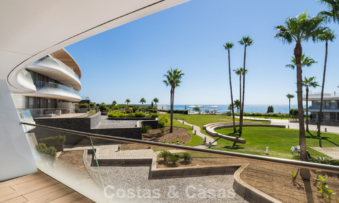 Instapklaar, modern, eerstelijnsstrand appartement te koop in Estepona, Costa del Sol 775105