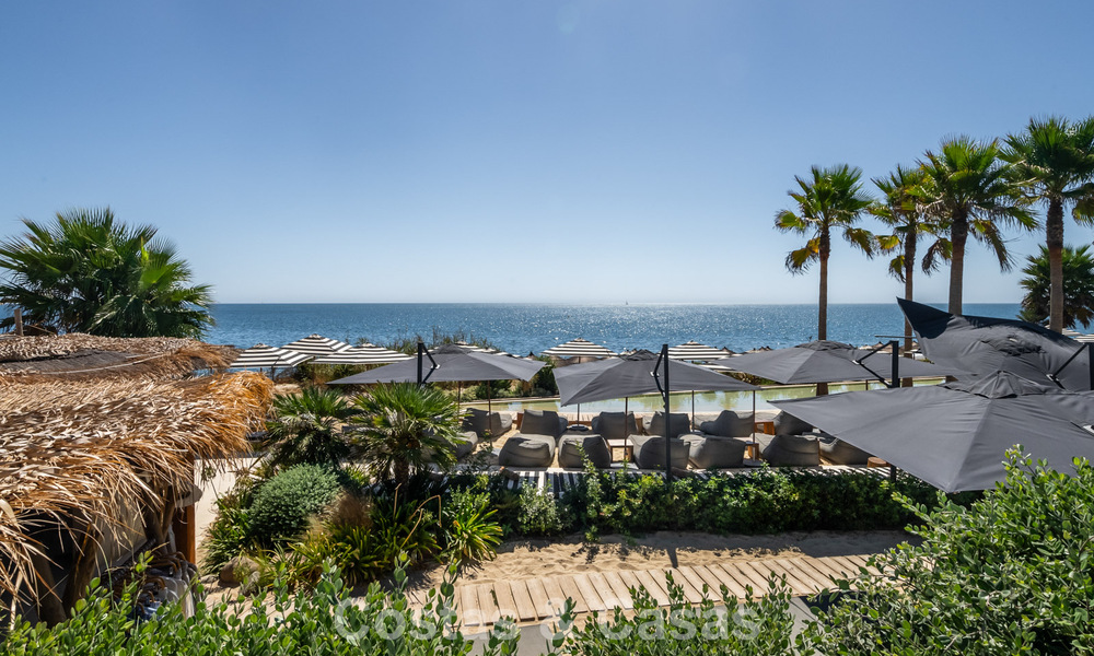 Instapklaar, modern, eerstelijnsstrand appartement te koop in Estepona, Costa del Sol 775116