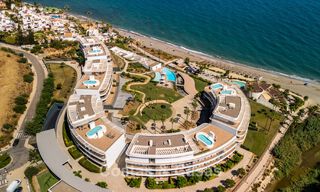 Instapklaar, modern, eerstelijnsstrand appartement te koop in Estepona, Costa del Sol 775120 