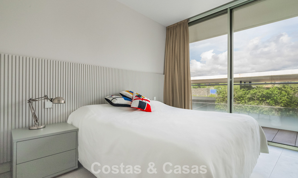 Instapklaar, modern, eerstelijnsstrand appartement te koop in Estepona, Costa del Sol 775124