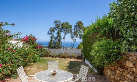 Ruim 4-slaapkamer townhouse met prachtig zeezicht te koop gelegen in Marbella Oost 775129
