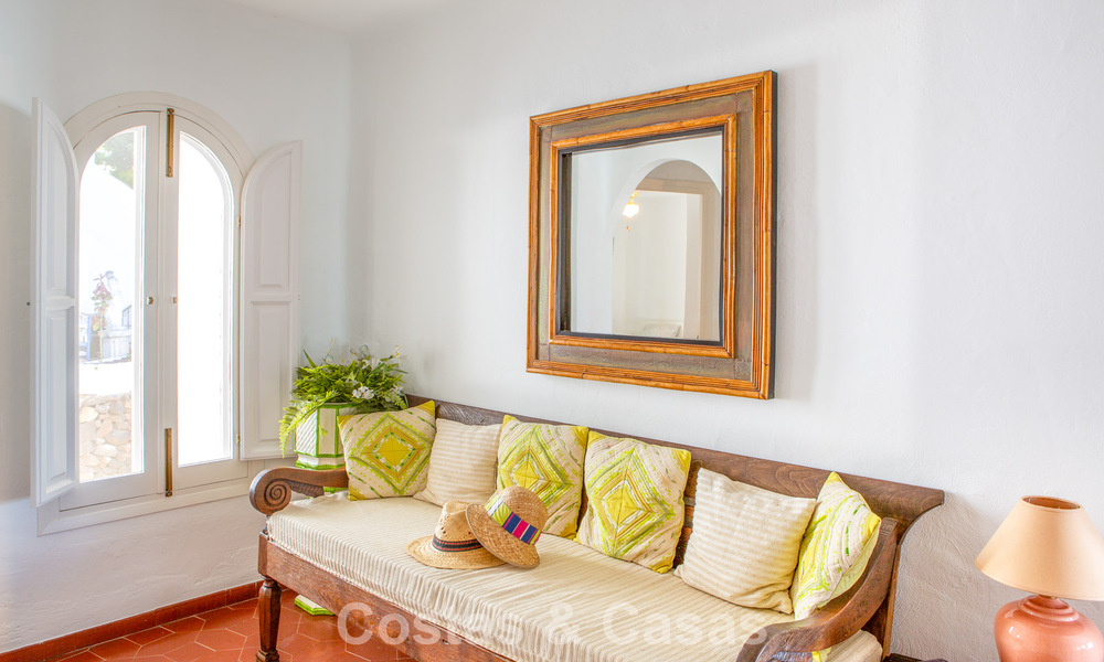 Ruim 4-slaapkamer townhouse met prachtig zeezicht te koop gelegen in Marbella Oost 775136