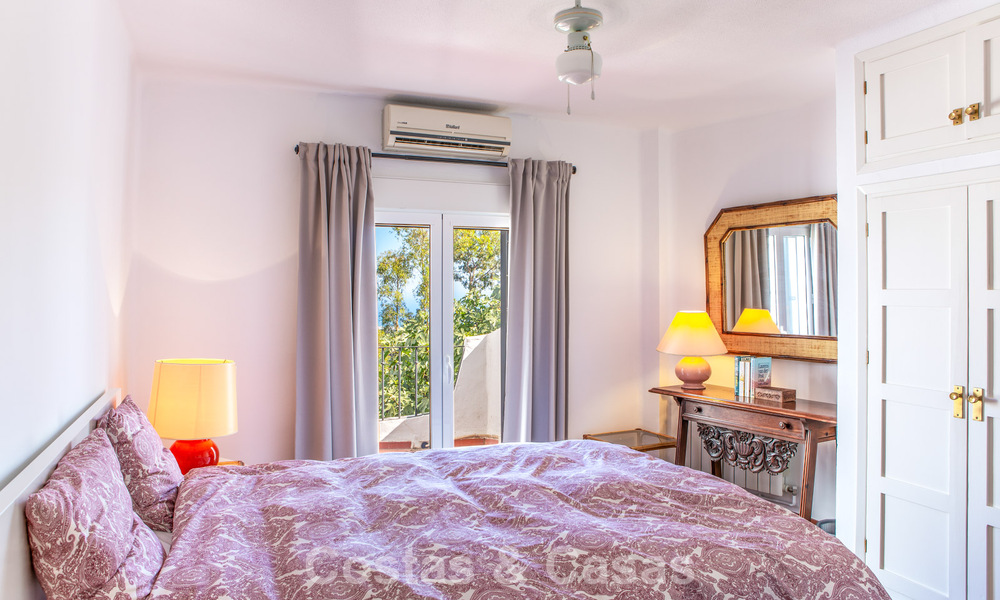 Ruim 4-slaapkamer townhouse met prachtig zeezicht te koop gelegen in Marbella Oost 775142