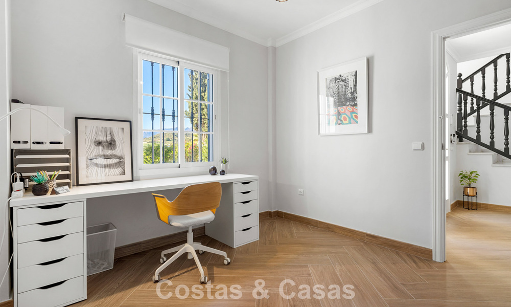 Instapklare luxevilla in Mediterrane bouwstijl te koop in een residentiële woonwijk in de golfvallei van Mijas, Costa del Sol 775174