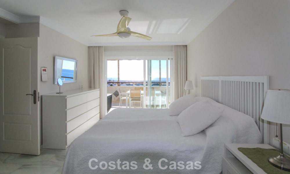 Eerstelijnsstrand appartement met fenomenaal uitzicht te koop in Marbella centrum 775031
