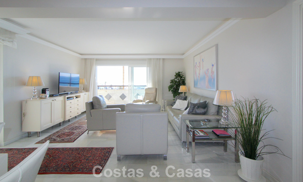 Eerstelijnsstrand appartement met fenomenaal uitzicht te koop in Marbella centrum 775035