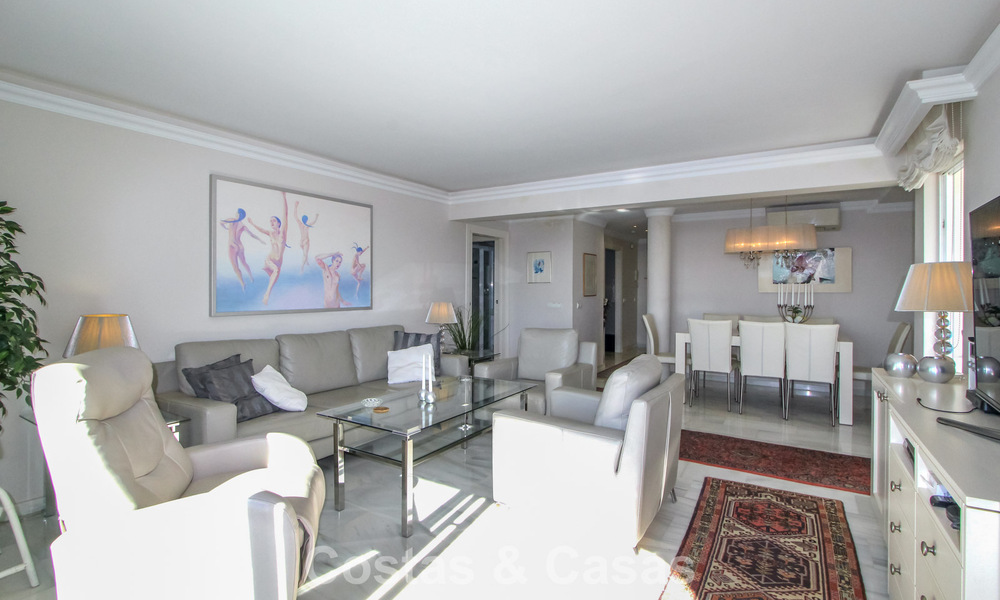 Eerstelijnsstrand appartement met fenomenaal uitzicht te koop in Marbella centrum 775040
