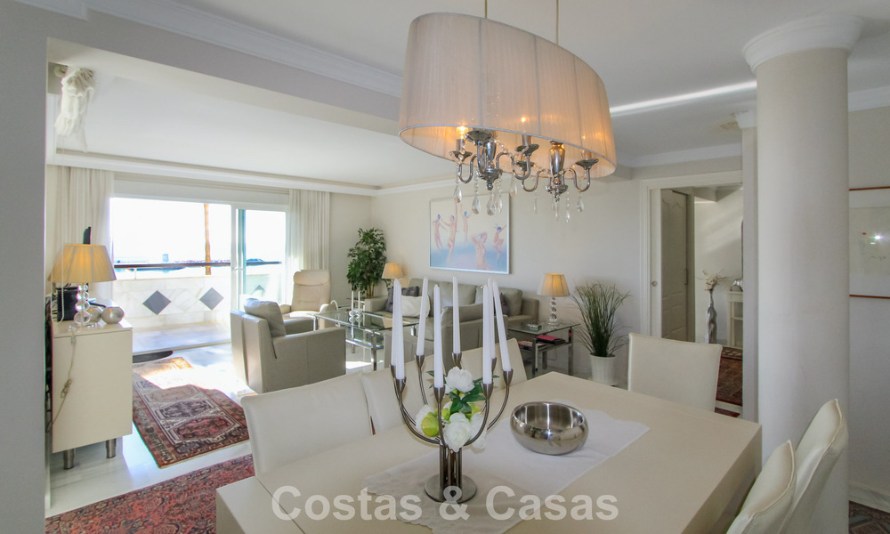 Eerstelijnsstrand appartement met fenomenaal uitzicht te koop in Marbella centrum 775041