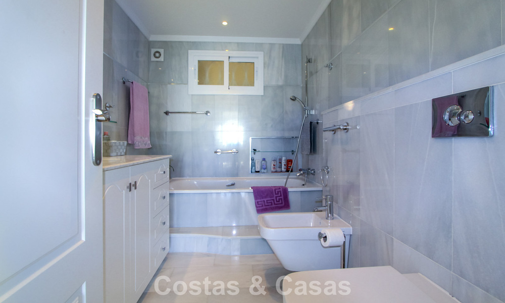 Eerstelijnsstrand appartement met fenomenaal uitzicht te koop in Marbella centrum 775043