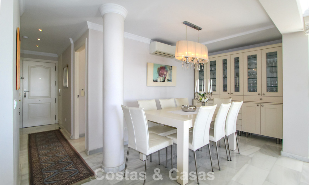 Eerstelijnsstrand appartement met fenomenaal uitzicht te koop in Marbella centrum 775049