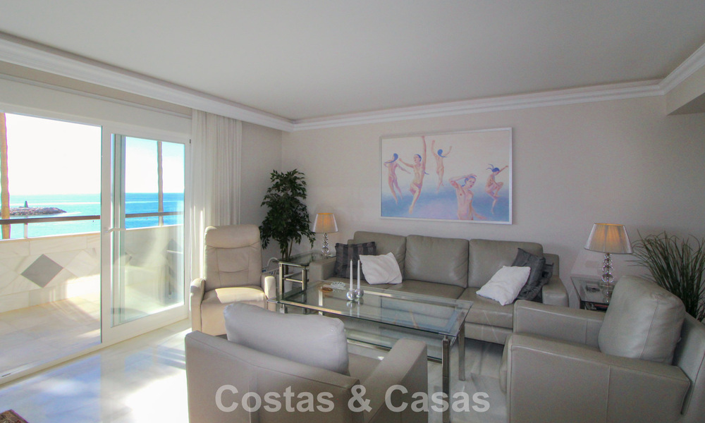 Eerstelijnsstrand appartement met fenomenaal uitzicht te koop in Marbella centrum 775050