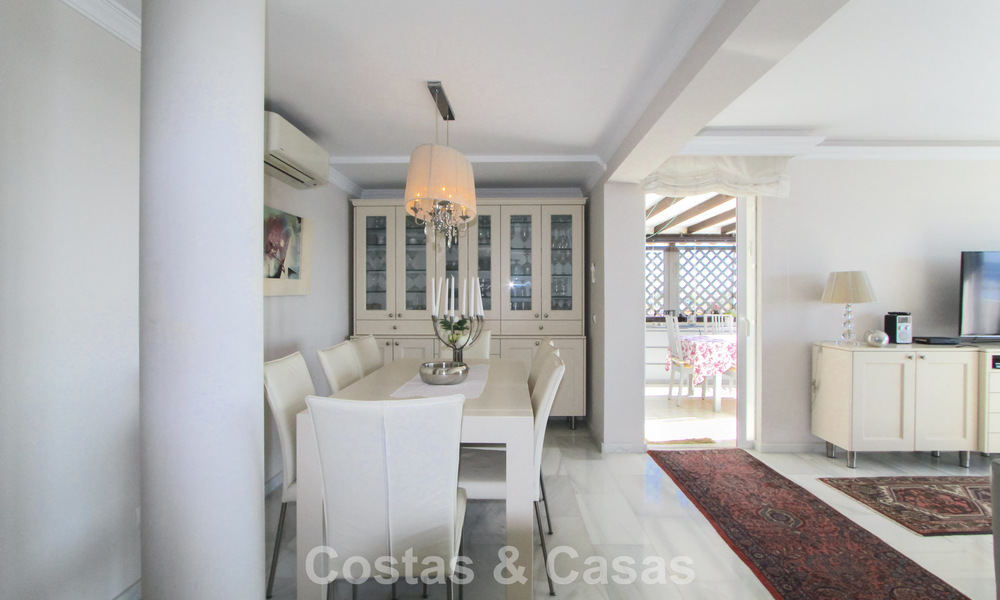 Eerstelijnsstrand appartement met fenomenaal uitzicht te koop in Marbella centrum 775052