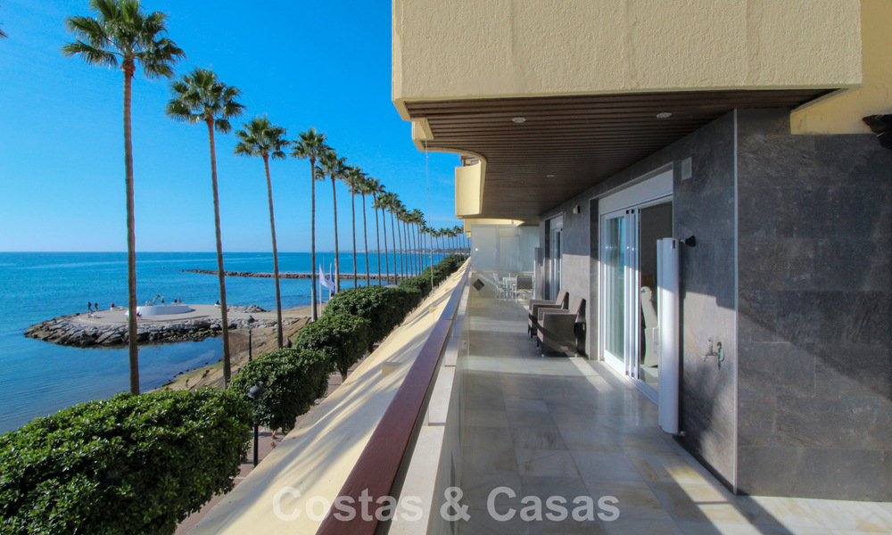 Eerstelijnsstrand appartement met fenomenaal uitzicht te koop in Marbella centrum 775054
