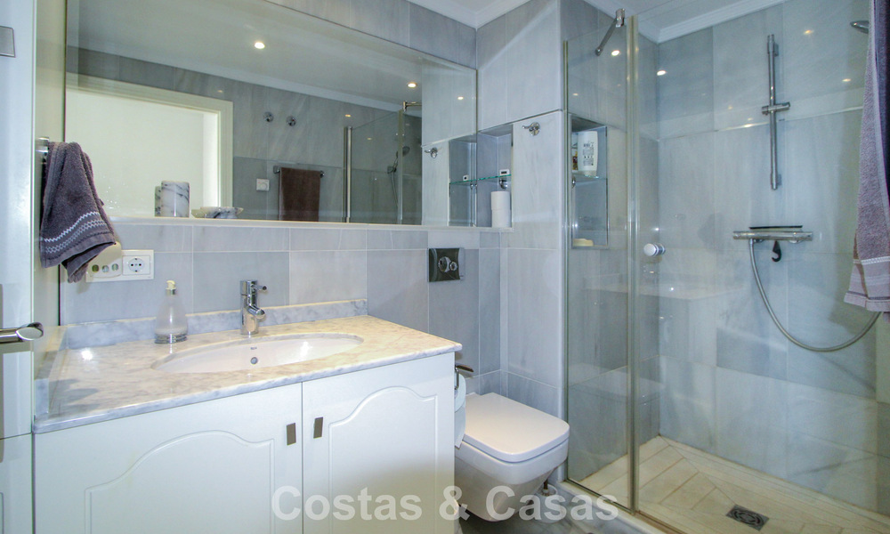 Eerstelijnsstrand appartement met fenomenaal uitzicht te koop in Marbella centrum 775061
