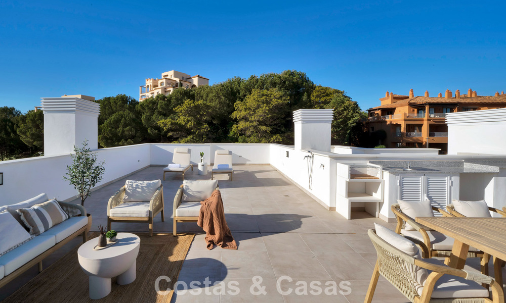 Recent gebouwd penthouse met ruim solarium te koop in een gated complex in Benahavis - Marbella 775440