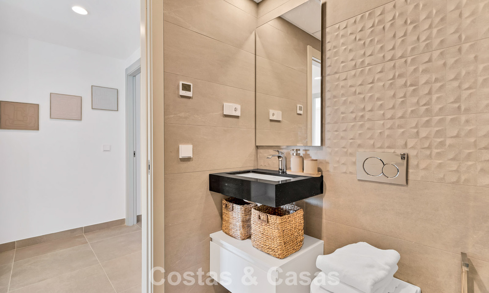 Recent gebouwd penthouse met ruim solarium te koop in een gated complex in Benahavis - Marbella 775445